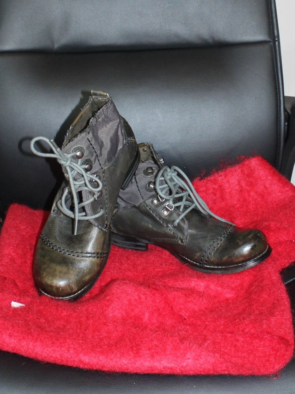Bunker Tara Tibet -VU-1 Forest green color lace up  women's ankle  boots size 8